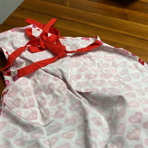 Mommy and Me Matching Valentine Aprons NWOT - Picture 5 of 9